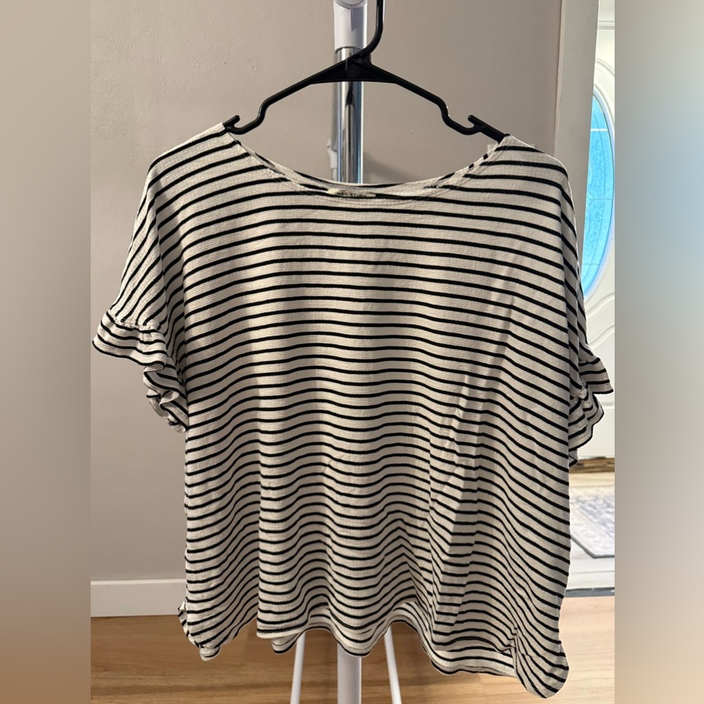 Max Studio Black & White Striped Ruffle Sleeve Tee
